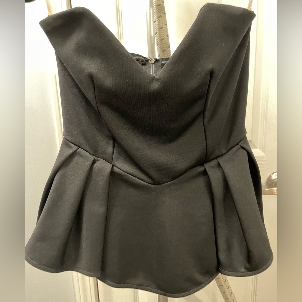 Guess by Marciano Black Deep-V Strapless Peplum Top